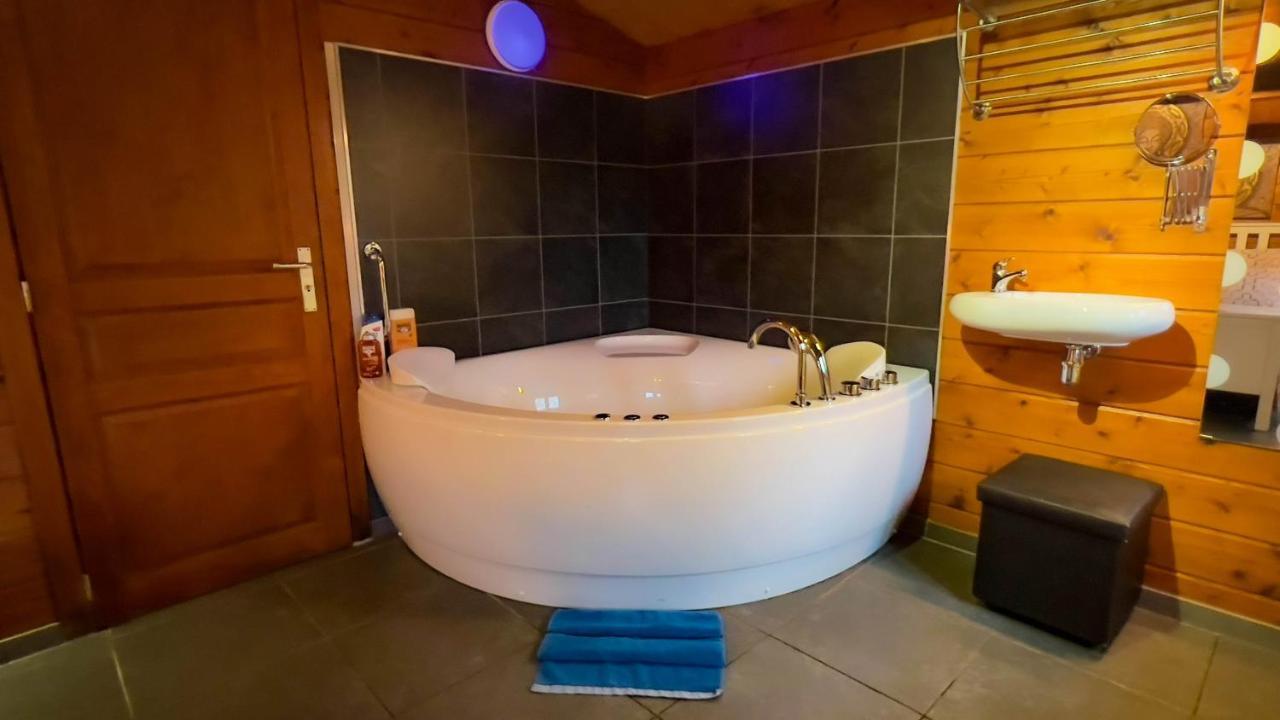 Au Chalet D'Isa Havelange ภายนอก รูปภาพ
